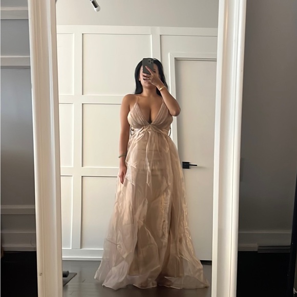 Tulle maxi dress. Great for prom or weddings - Picture 1 of 2